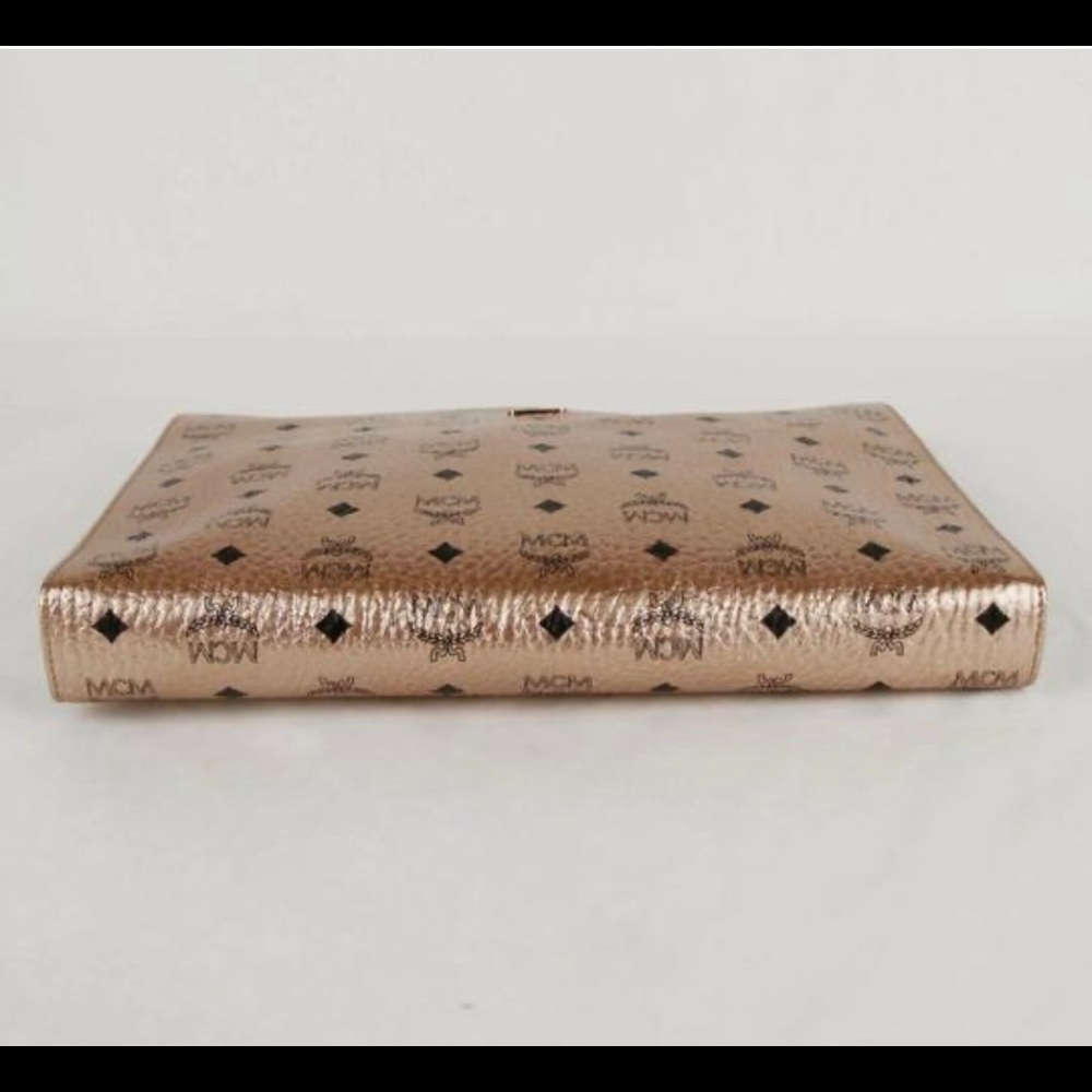 🔥SOLD🔥MCM Large Champagne Gold Clutch Pouch - Picture 4 of 6